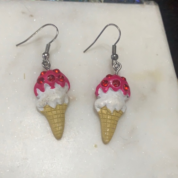 Claires summer novelty pink ice cream cone lightweight earrings - Picture 7 of 8